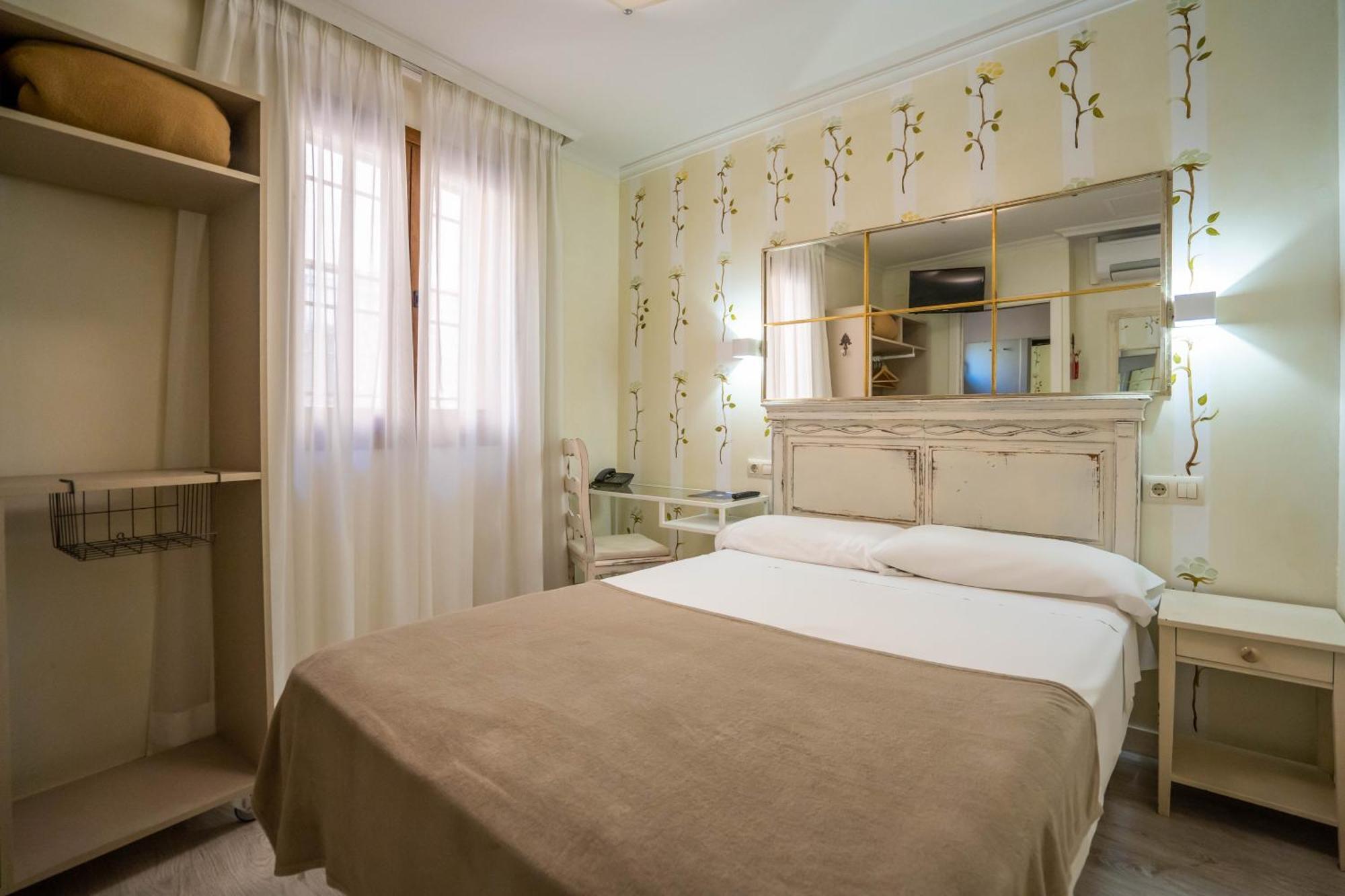 YIT Puerta Bisagra Hotel Toledo Bagian luar foto