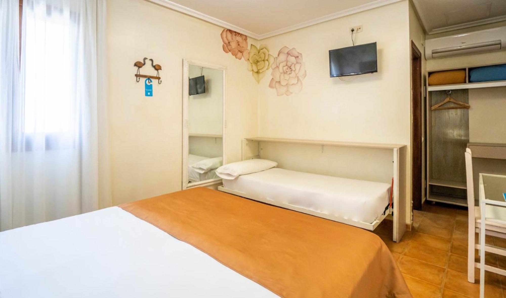 YIT Puerta Bisagra Hotel Toledo Bagian luar foto