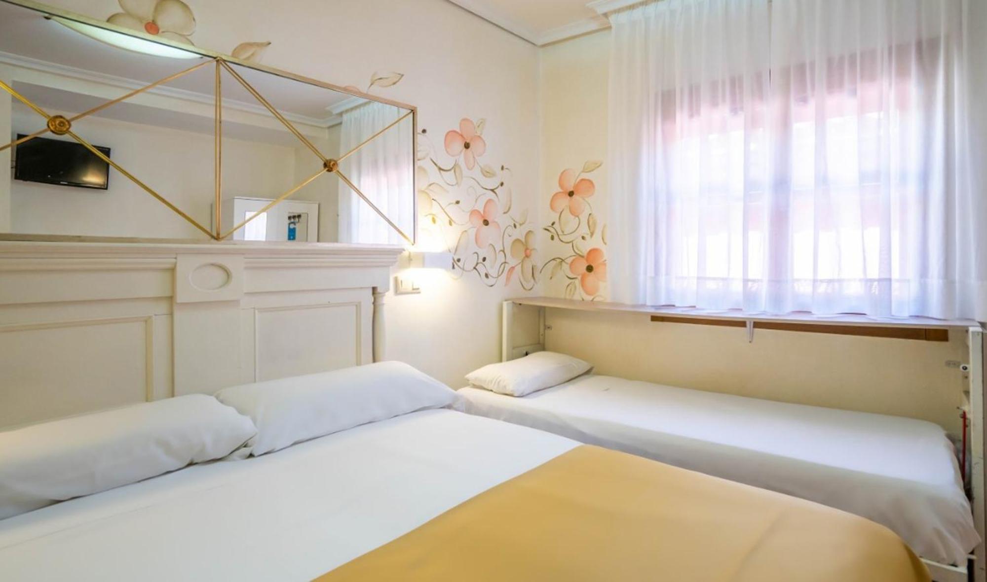 YIT Puerta Bisagra Hotel Toledo Bagian luar foto