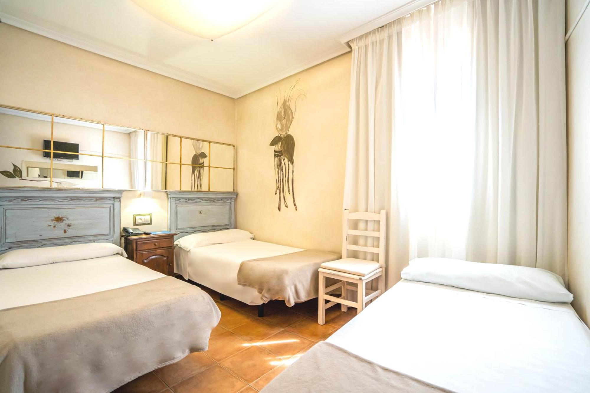 YIT Puerta Bisagra Hotel Toledo Bagian luar foto